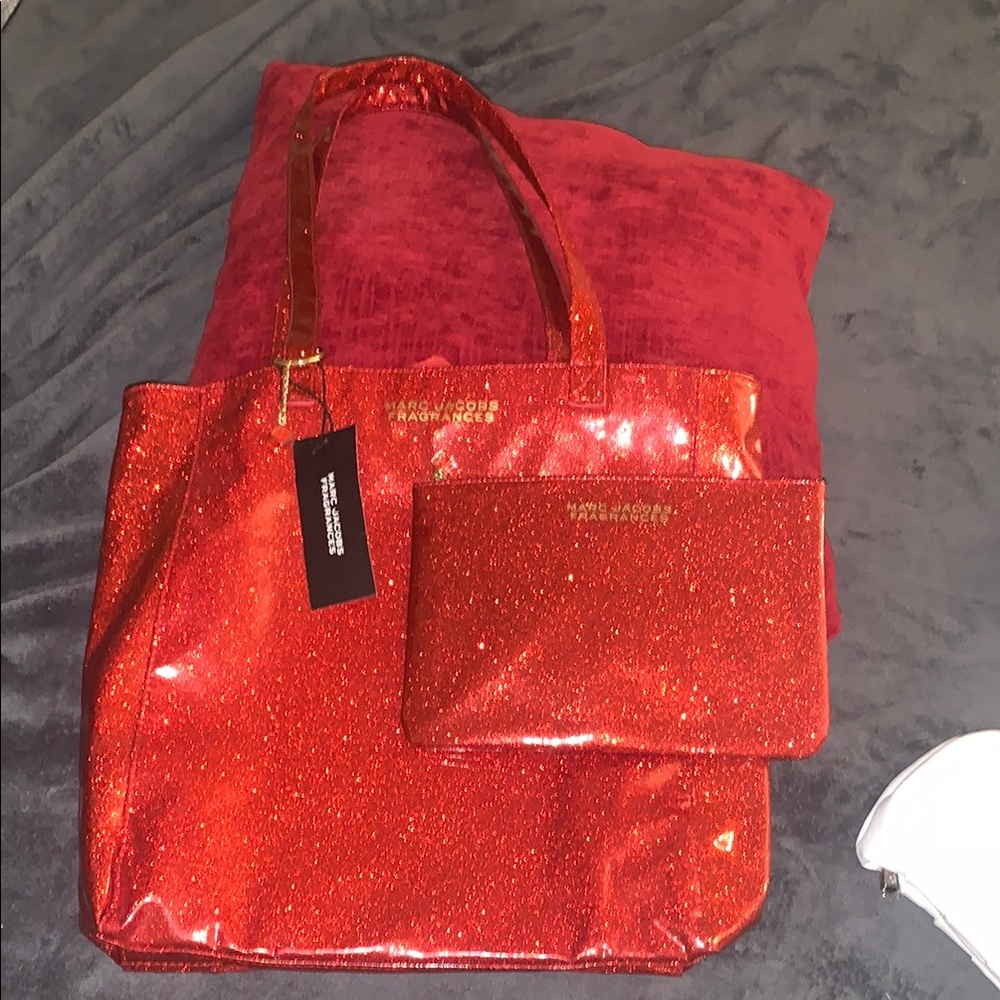 Marc jacobs 2 piece set new with tags. Inside lineing of bag is gone